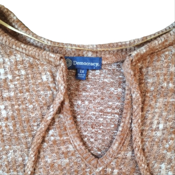 Democracy Plus Size Soft V-Neck Long Sleeve Top - Picture 6 of 6